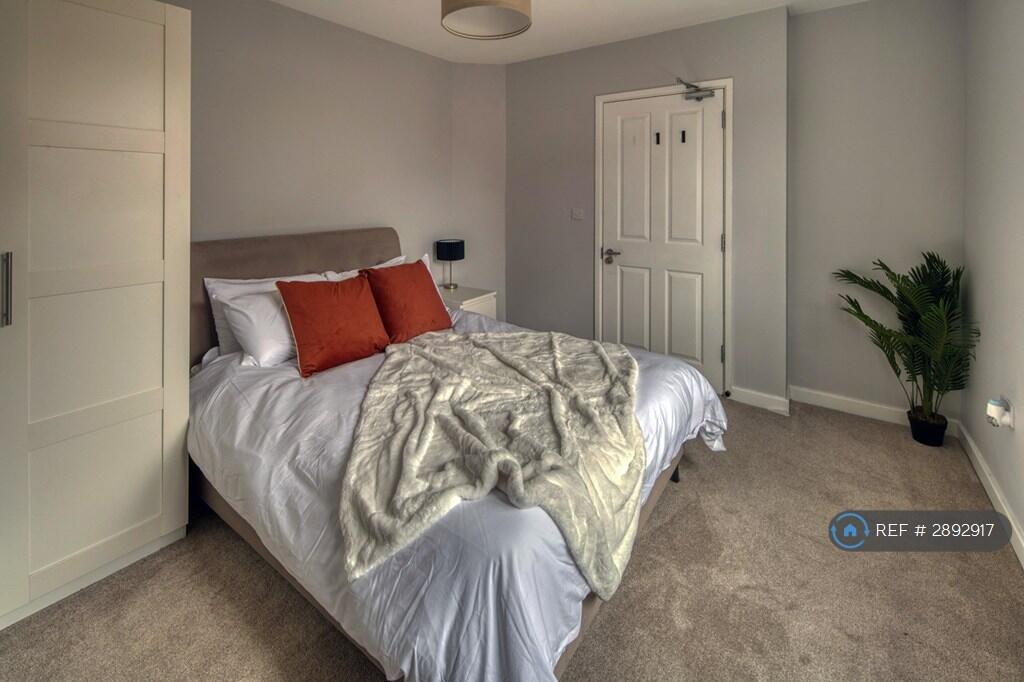 4 bedroom semi-detached house for rent