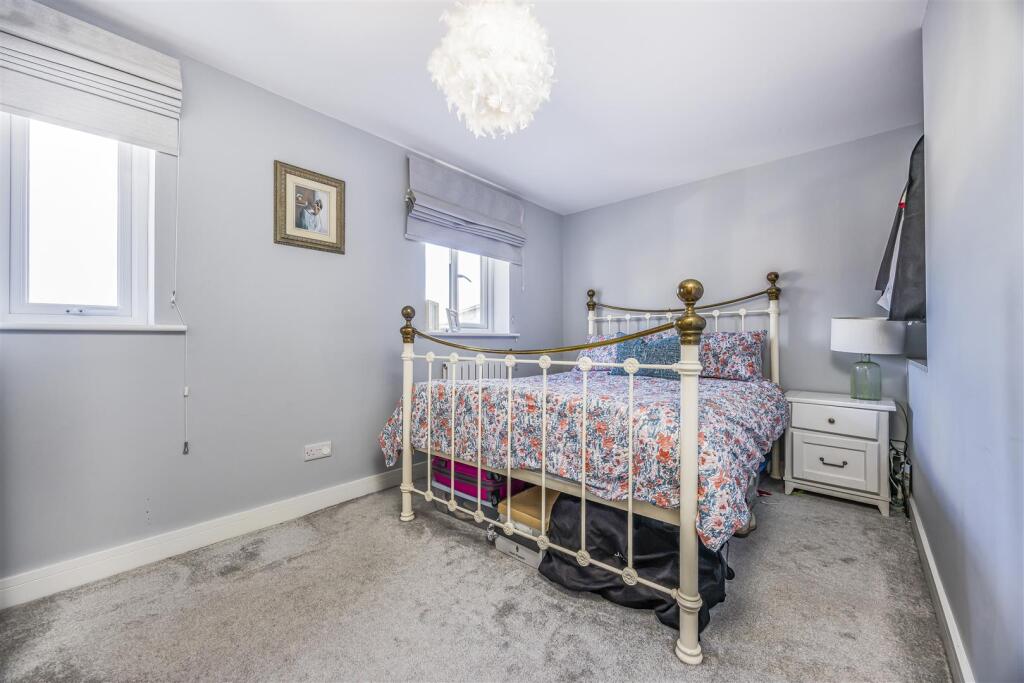 House in Portsmouth - More