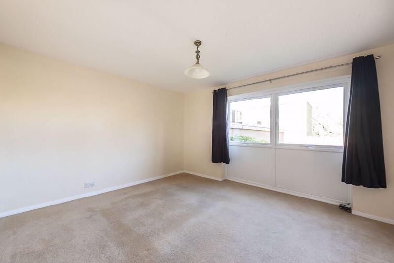 Apartment in Slough, Stoke Poges - View 5