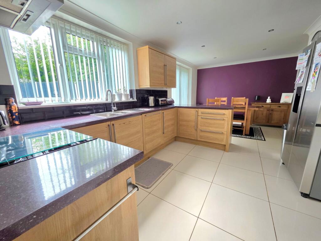 Coalpit Fields Road, Bedworth, Warwickshire, CV12 photo 4