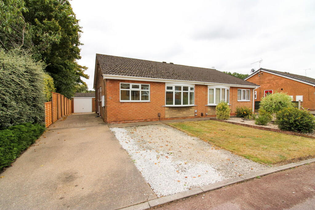 2-bed bungalow on Oakleigh, Scunthorpe, DN16 3NB, £185,000
