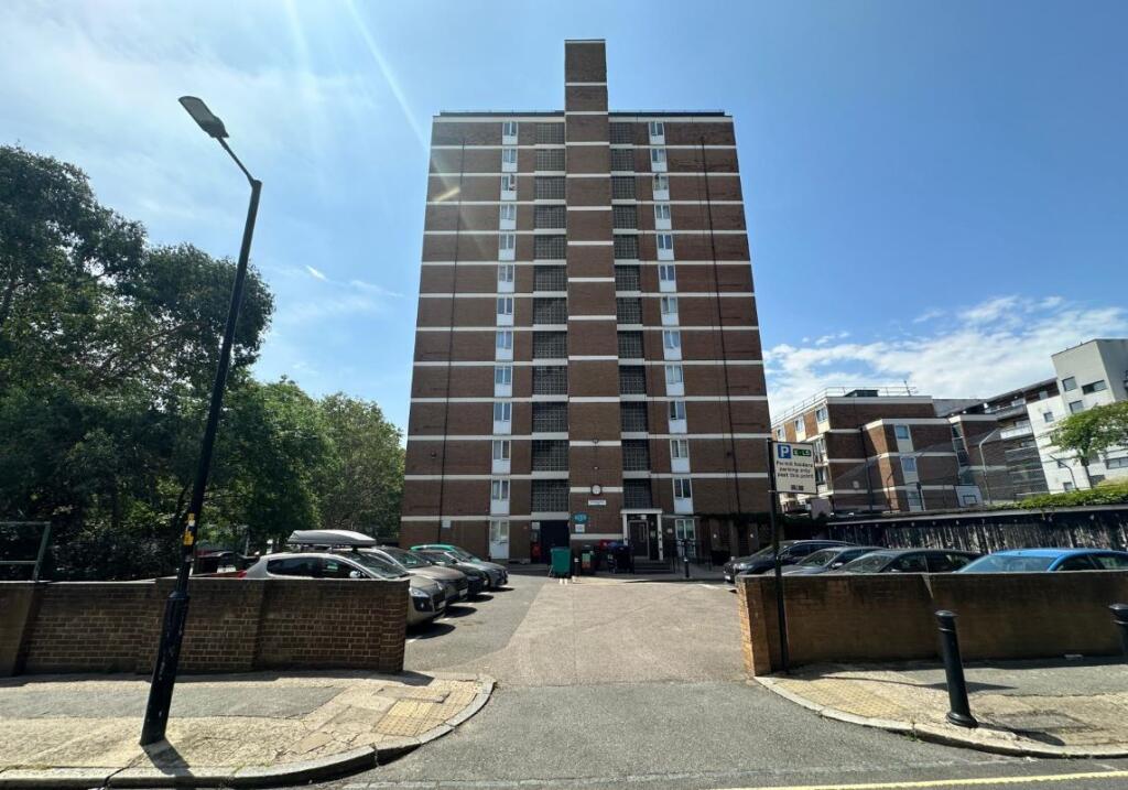 Main image of property: Flat 41 Redman House, Lant Street, Southwark, London, SE1 1JU