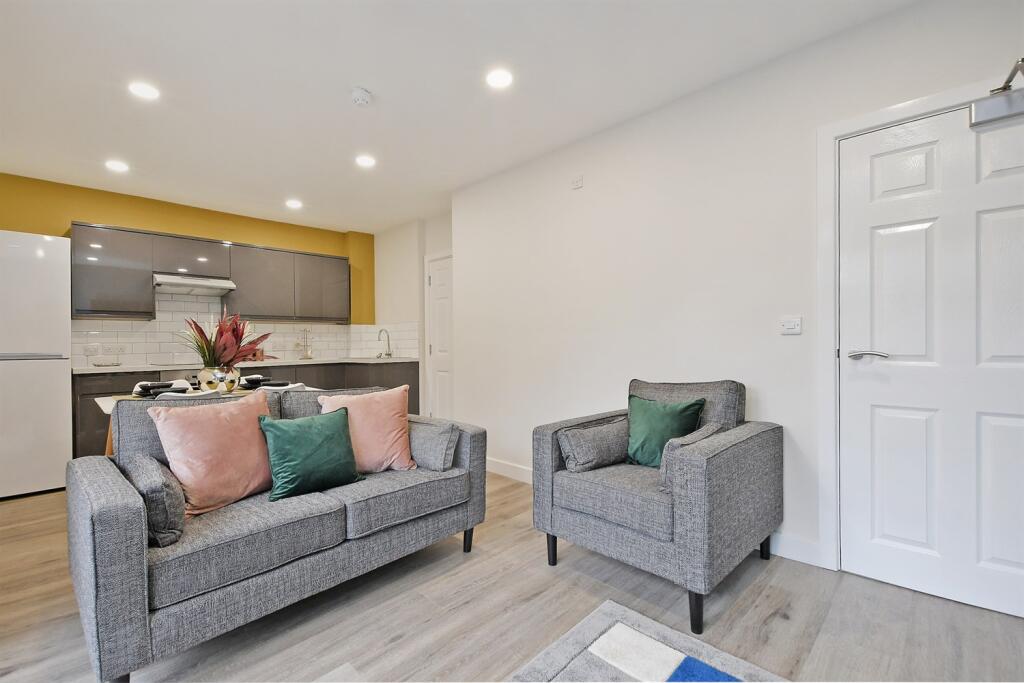 Apartment in Sheffield - View 3