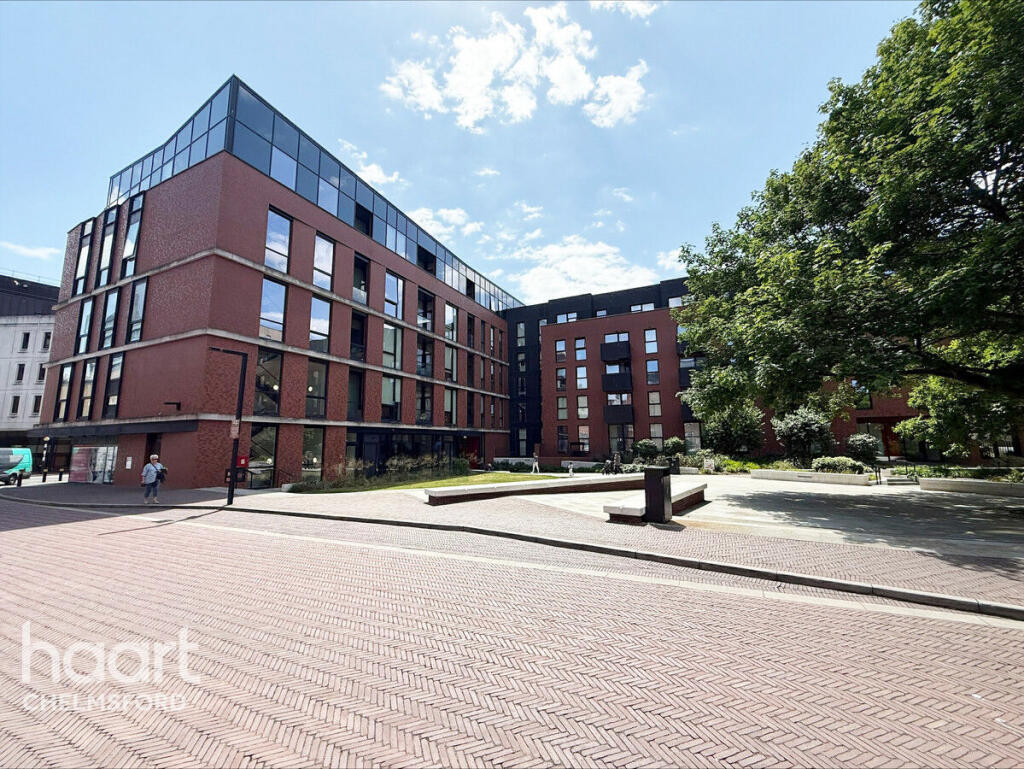 2-bed flat on Burgess Springs, Chelmsford, £162,500