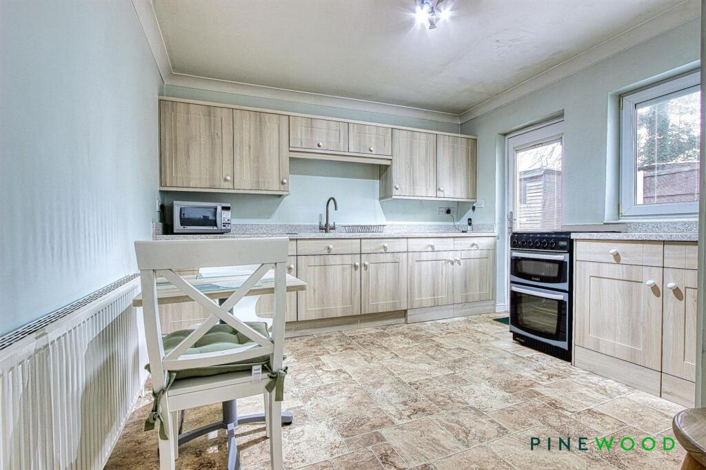 Ranmoor Close, Hasland, S41 photo 3
