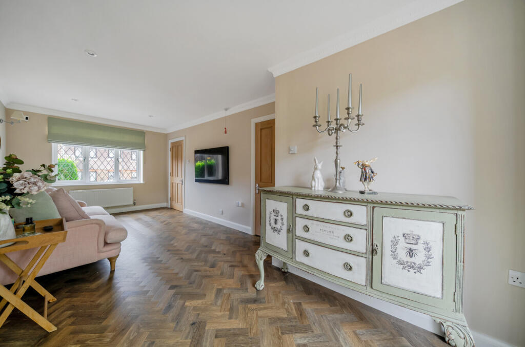 Fromow Gardens, Windlesham, Surrey, GU20 photo 3