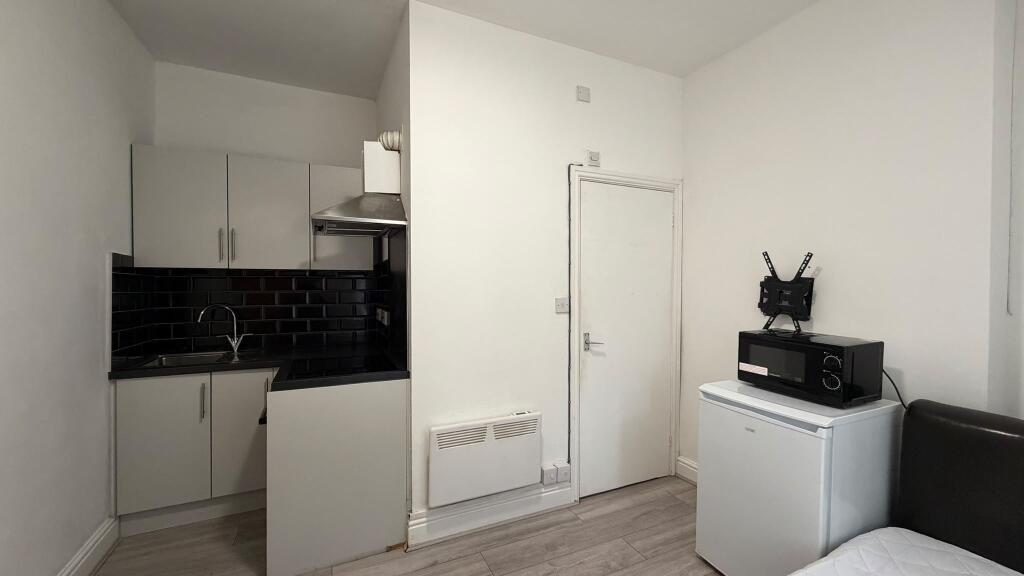 Apartment in Derby - View 3