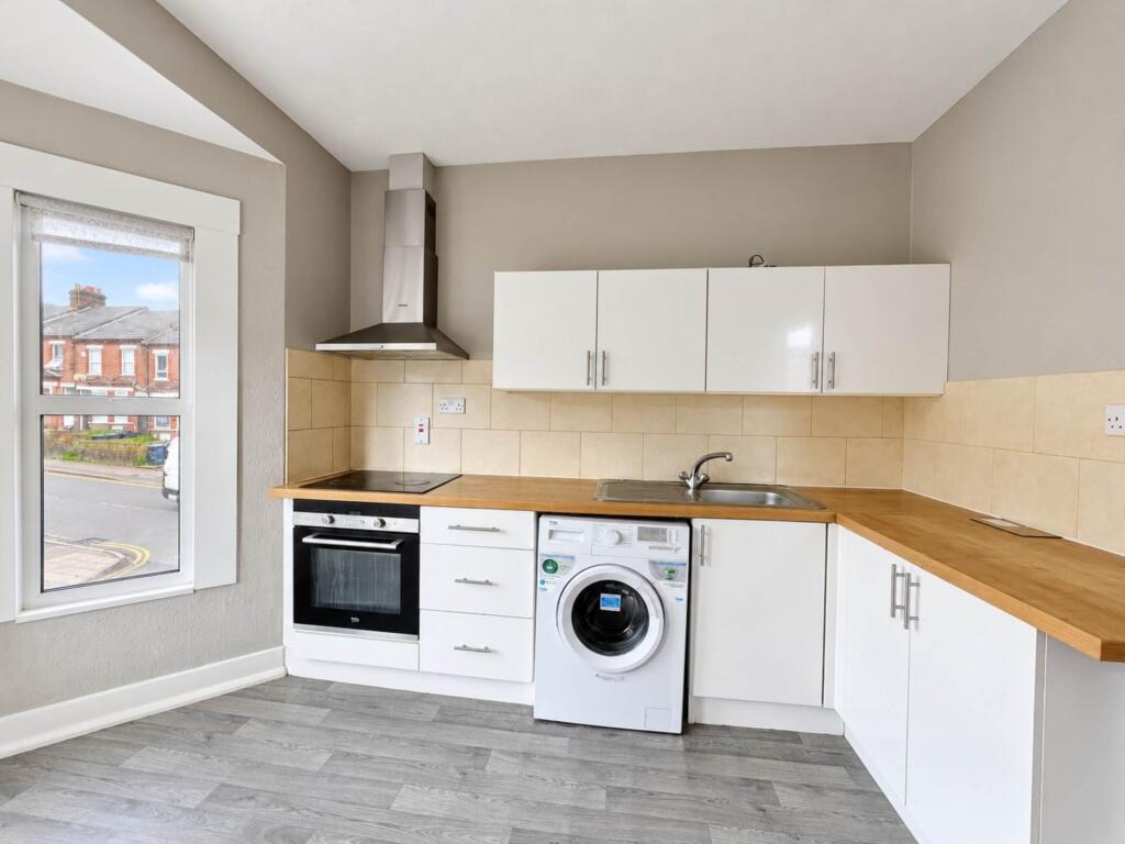 Apartment in Luton - View 5