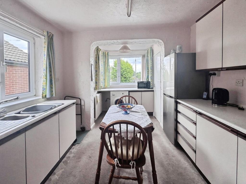 Halifax Road, Liversedge, WF15 photo 3