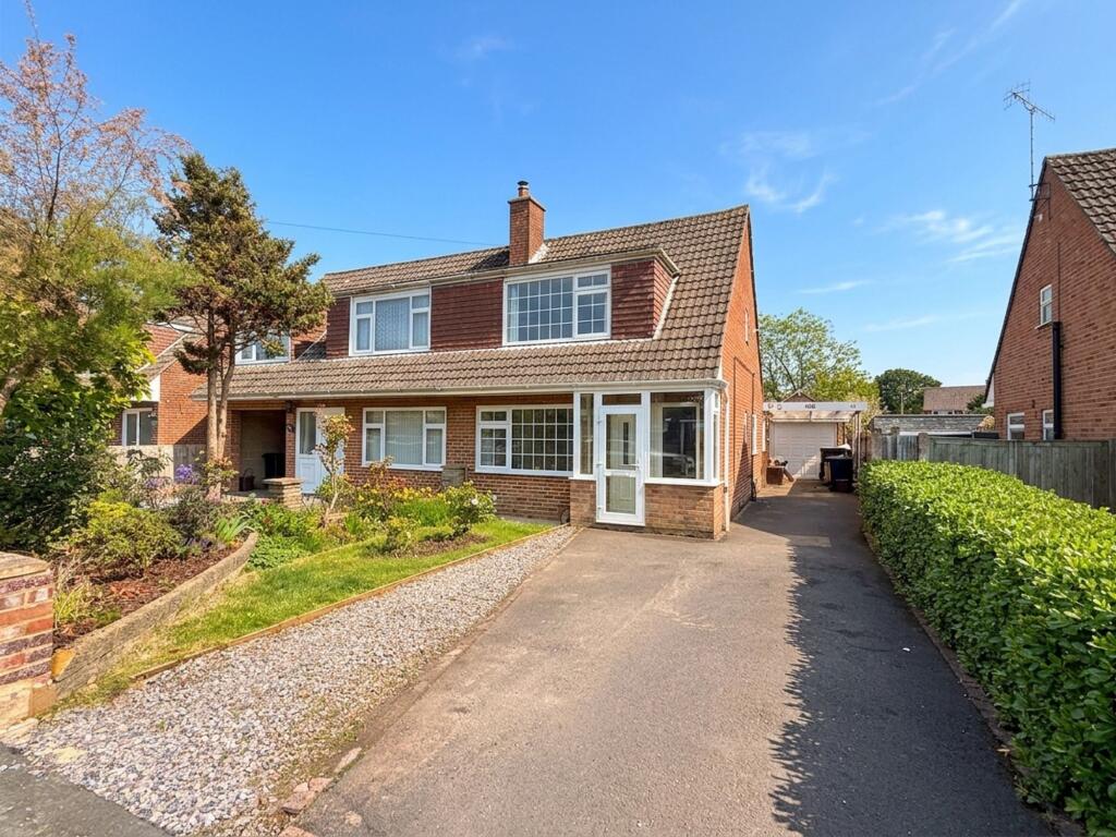 Main image of property: Heatherstone Avenue, Dibden Purlieu, SO45