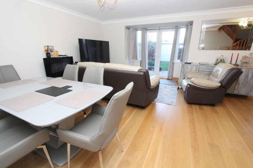 Fernhurst Drive, Pensnett, Brierley Hill, DY5 4PU photo 2