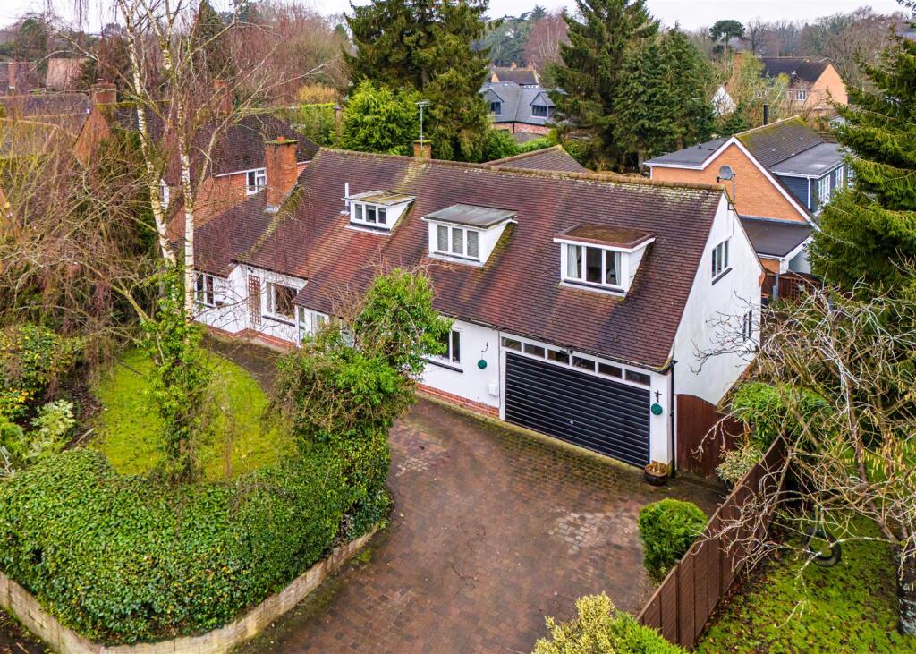 Main image of property: 25 Clifton Road, Stockwell End, Tettenhall, WV6 9AN