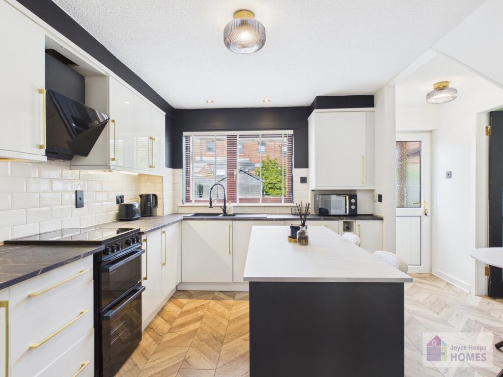House in East Kilbride, Newlandsmuir, Mossneuk - More