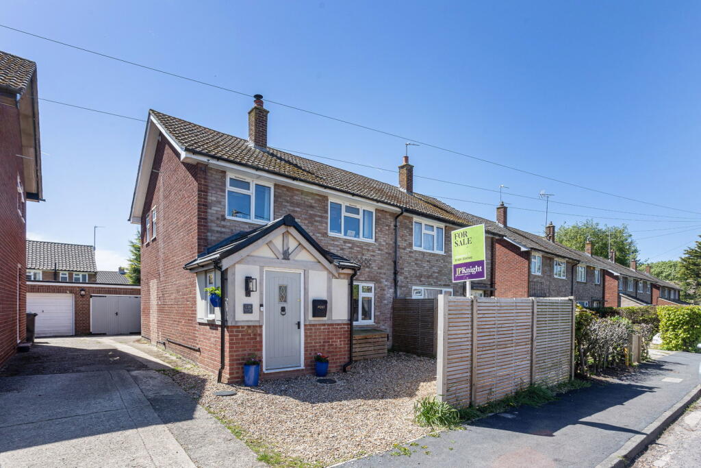 Main image of property: Pauls Way, Watlington, OX49 5QX