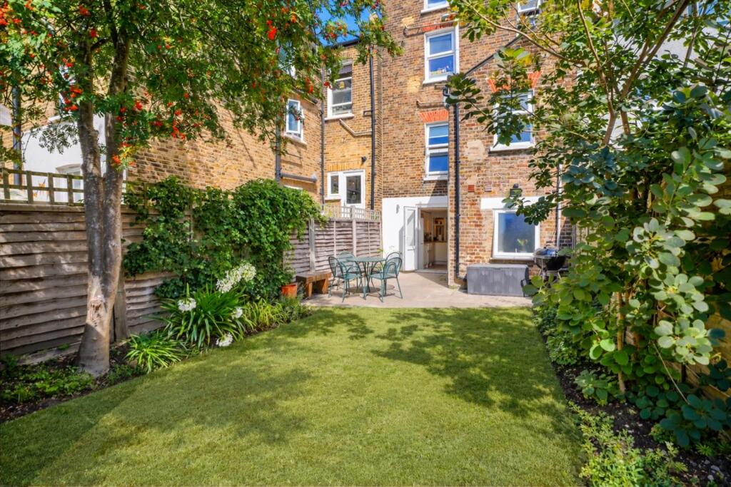 Apartment in London - View 5