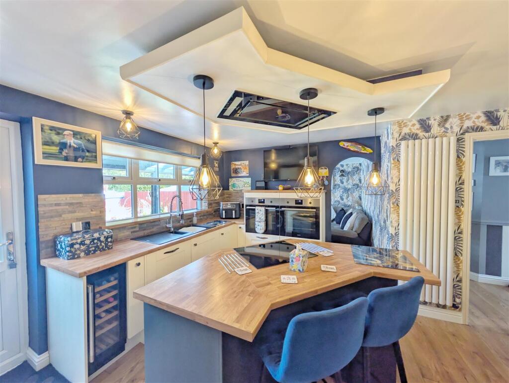 House in Gloucester - View 2