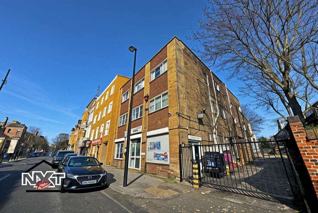 1-bed flat on Finchs Court Mews, Poplar High Street, London, E14, £274,995