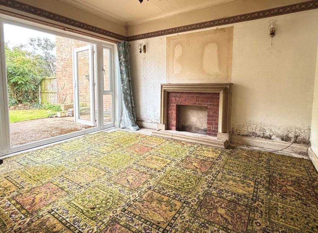 House in Gloucester, Gloucestershire - More