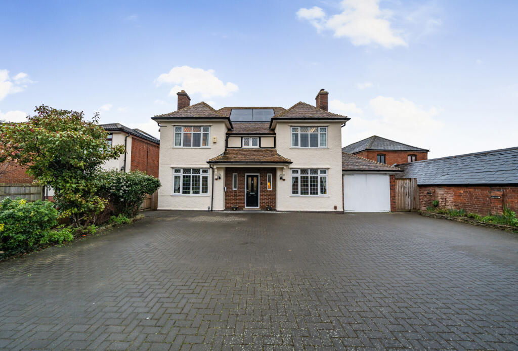 Main image of property: Hucclecote Road, Gloucester, Gloucestershire, GL3