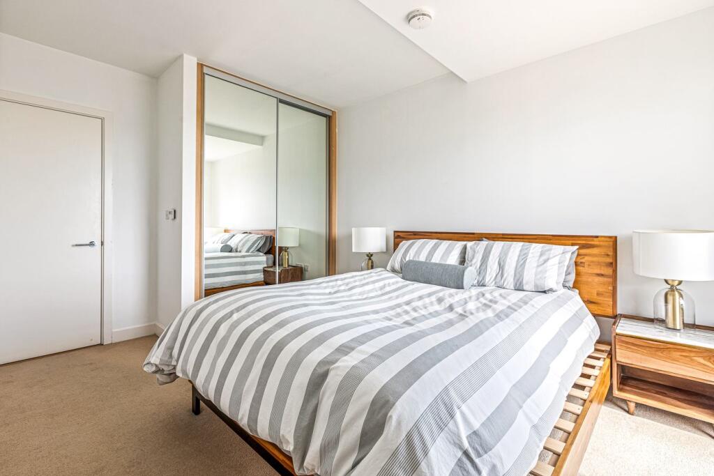 Apartment in London - View 5