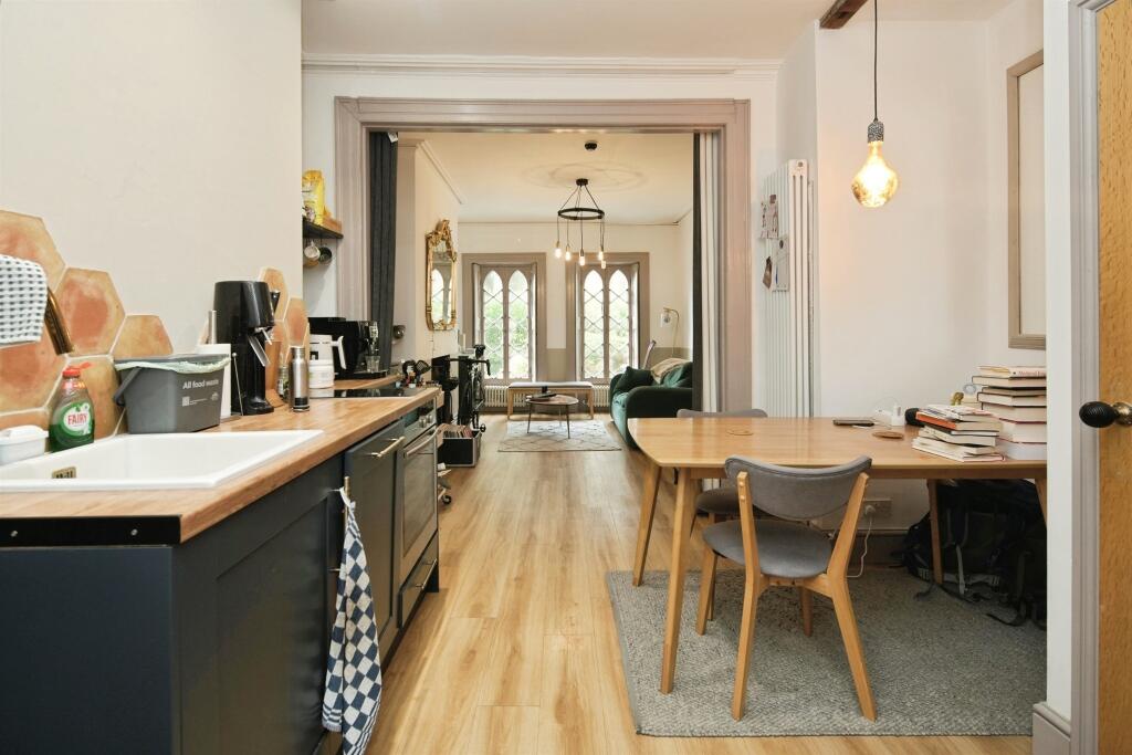 Apartment in Brighton - More