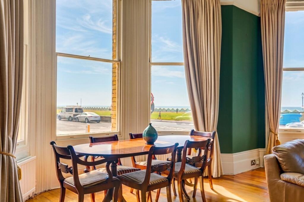 Apartment in Hove, Brunswick - View 2