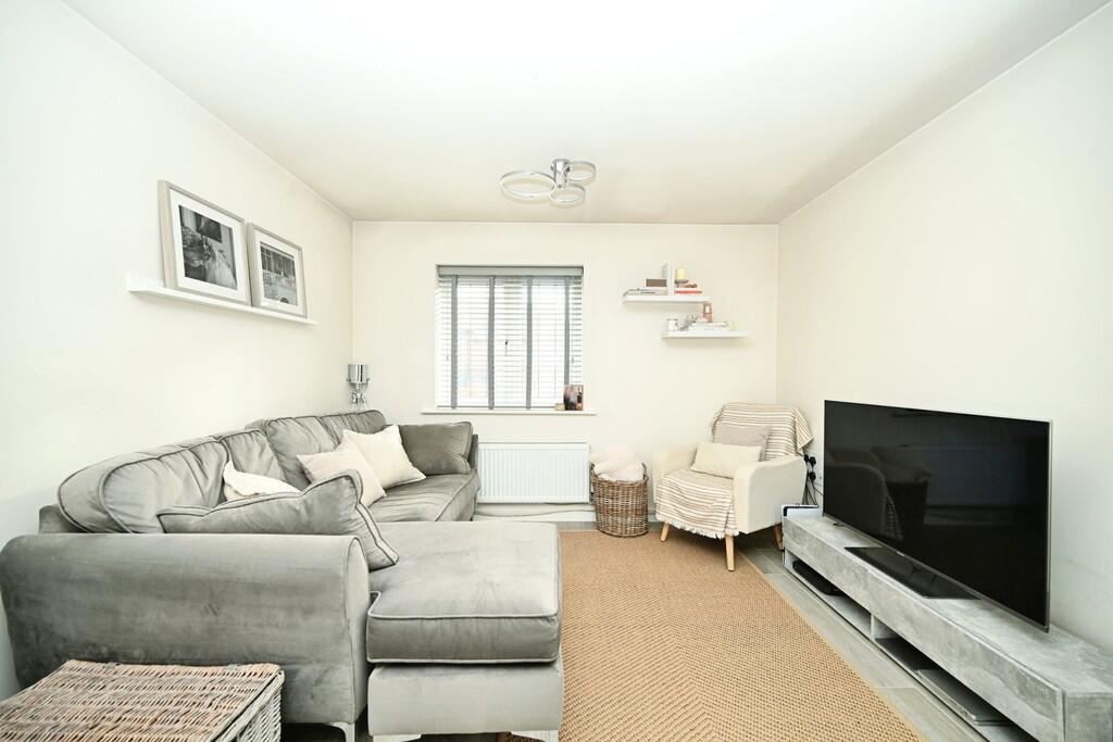 Hazel Close, Eden Park, Rugby photo 4