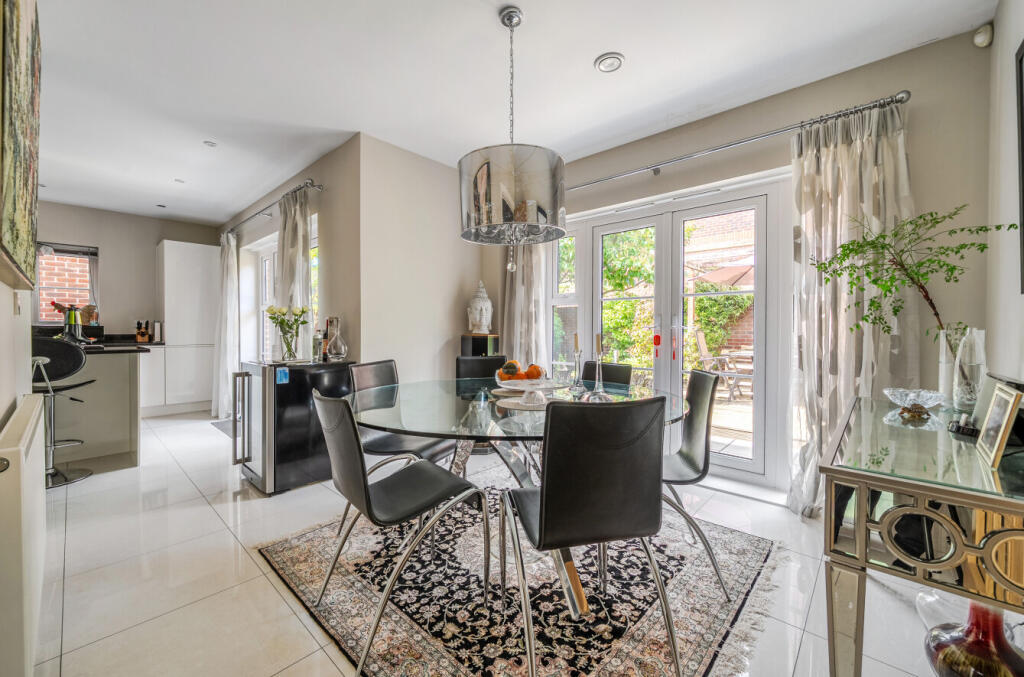 House in Guildford, Boxgrove - View 4