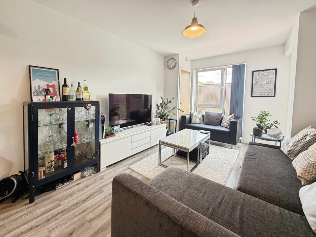Apartment in Basingstoke and Deane, Basingstoke - More
