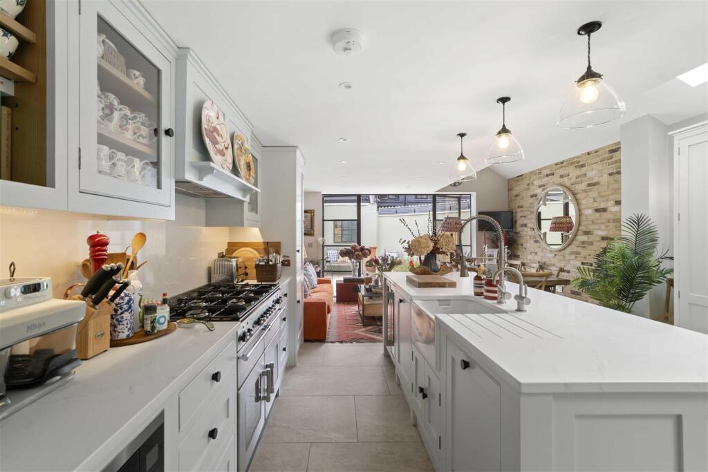 House in London - View 5