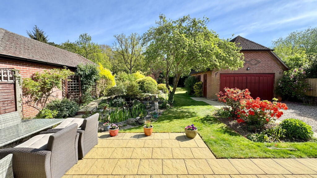 Broad Lane, Upper Bucklebury, Reading, RG7 6QH photo 4
