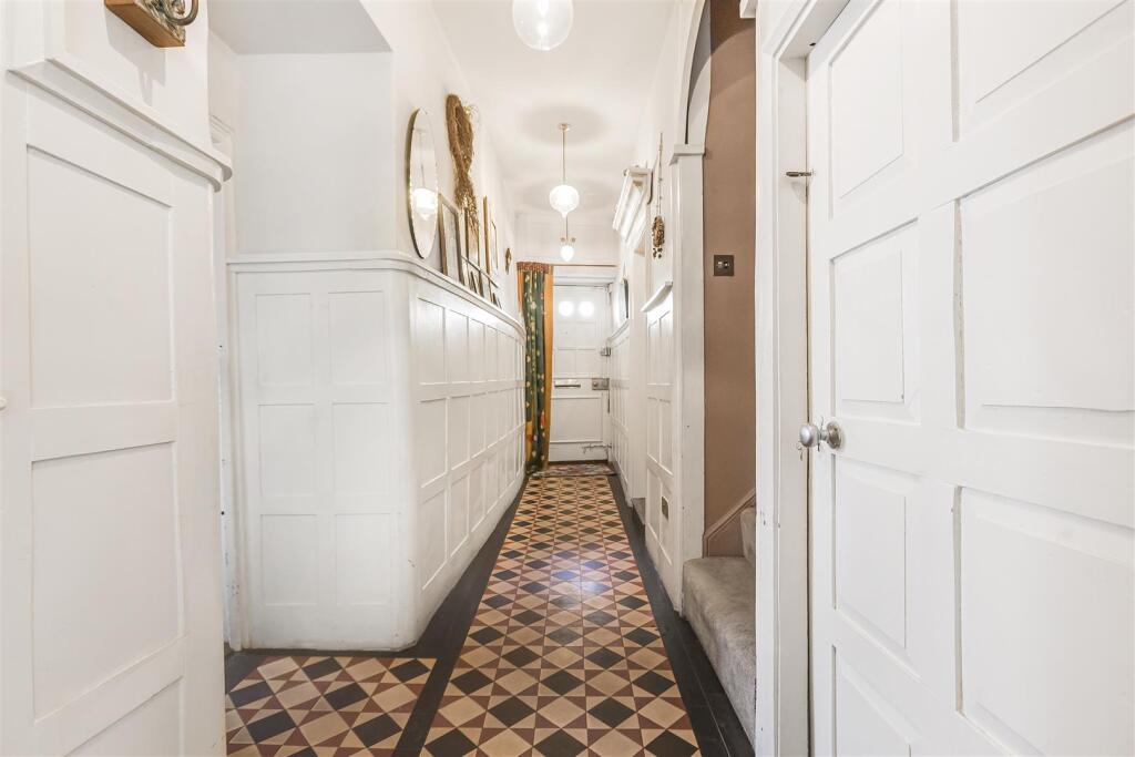 House in West Oxfordshire, Woodstock - More
