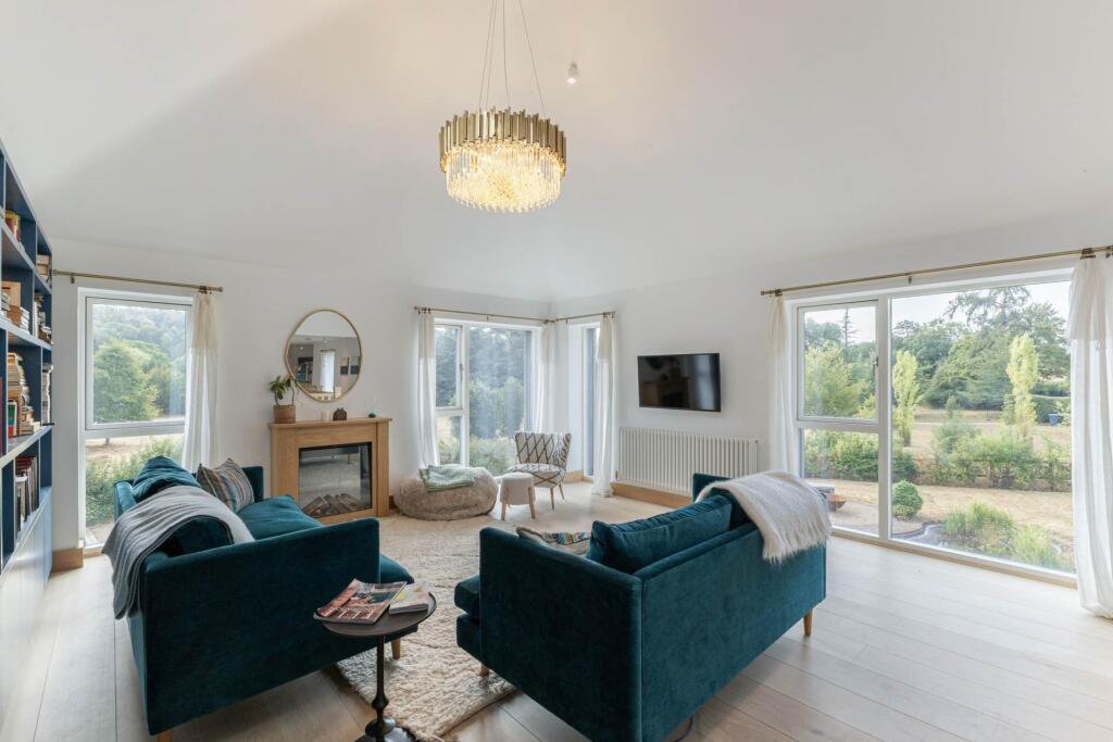 House in Hambleden, Buckinghamshire - View 3