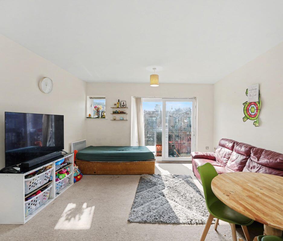 Apartment in Watford, Hertfordshire - View 2