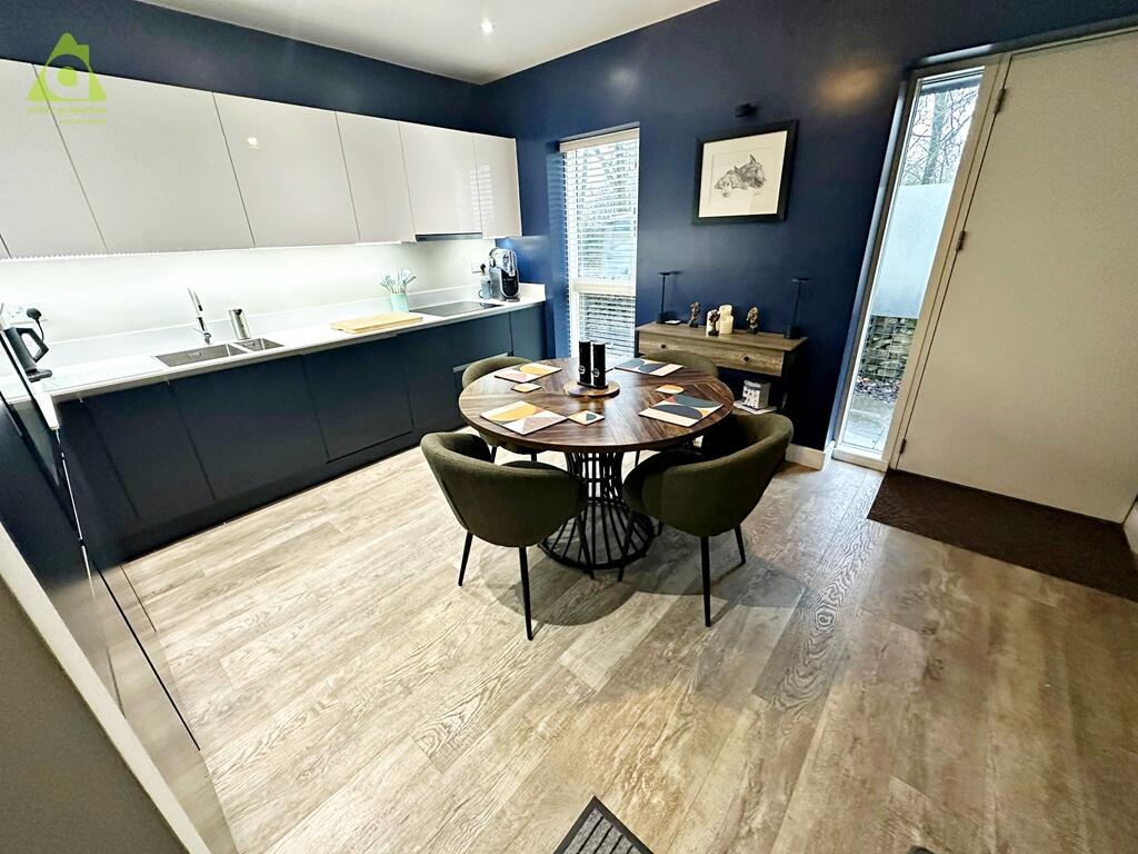 Winterbourne Drive, Westhoughton BL5 3DT photo 3