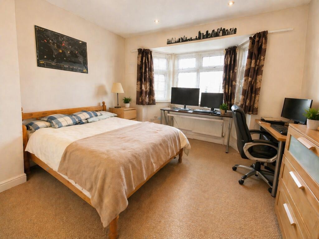 5 bedroom semi-detached house for rent