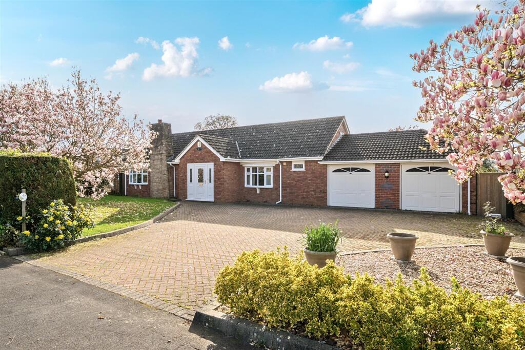3-bed house on Winslade Park Avenue, Clyst St. Mary, Exeter, £625,000
