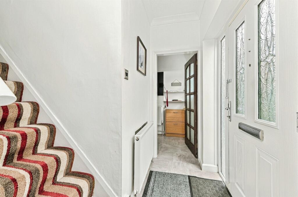 House in Huddersfield, Deighton - View 4