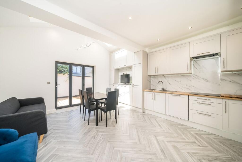House in London - View 2
