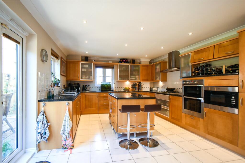 Athoke Croft, Hook, Hampshire, RG27 photo 2