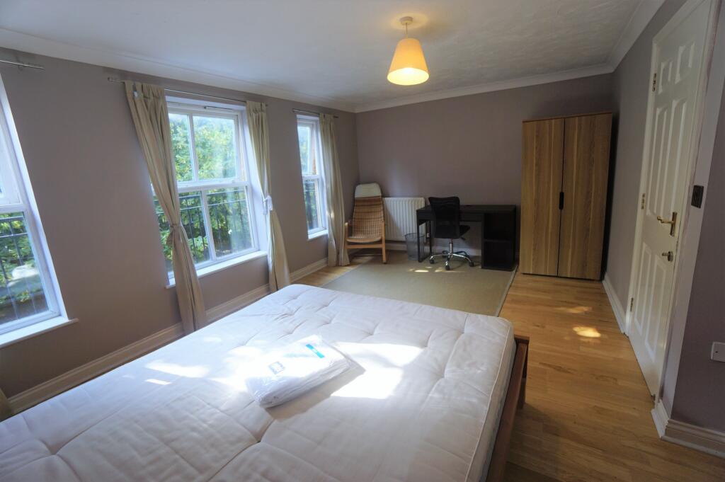 5 bedroom terraced house for rent