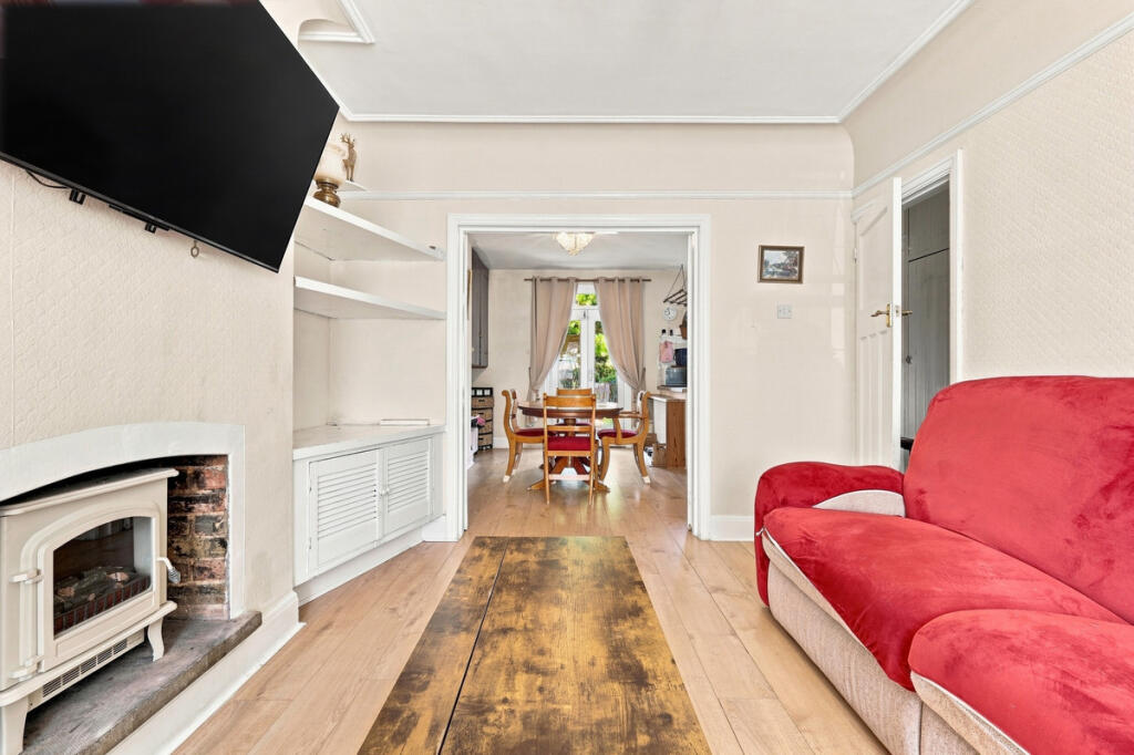 House in Southend-on-Sea - More