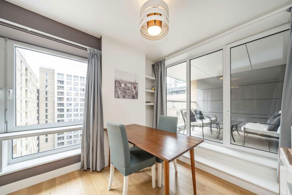 Apartment in London, St John's Estate, Isle of Dogs - More