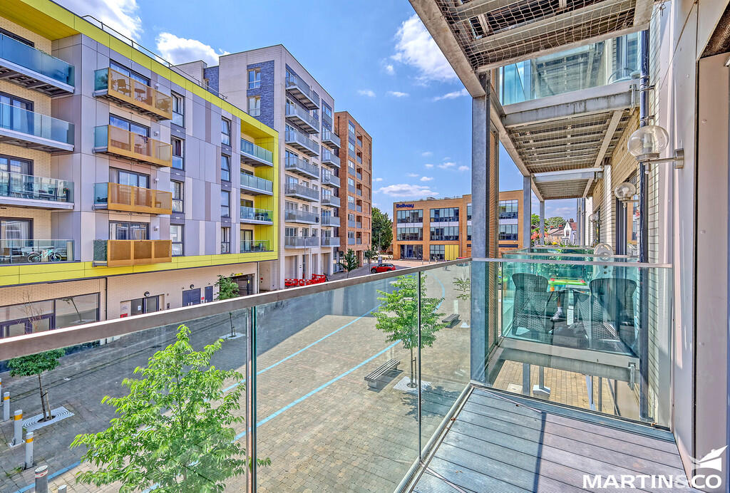 2-bed flat on Cunard Square, Chelmsford, £300,000