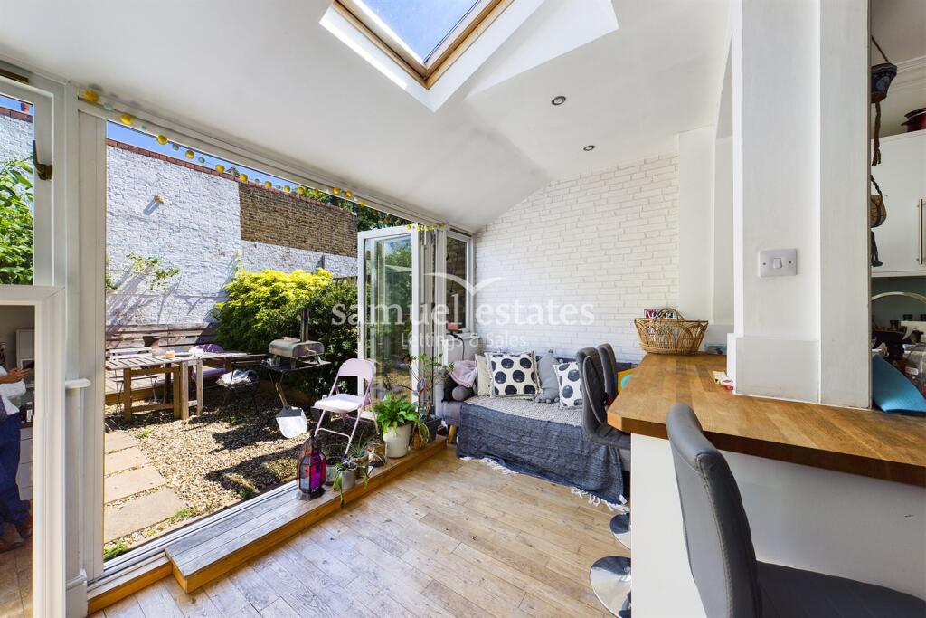 House in London, Upper Tooting, Furzedown - More