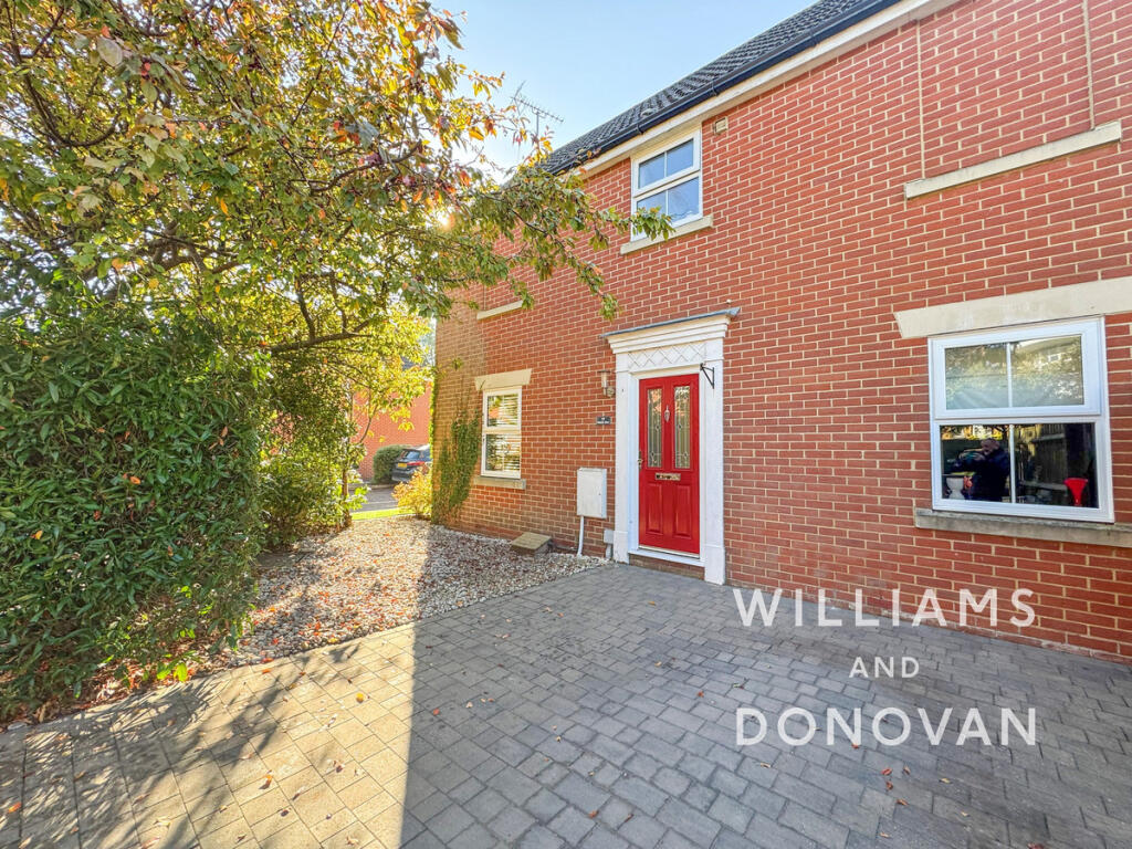 3-bed terraced on Pollards Close, Rochford, SS4 1, £375,000