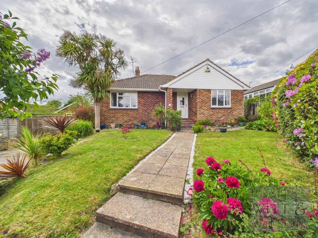 2-bed detached on Peartree Lane, Bexhill-On-Sea, £385,000