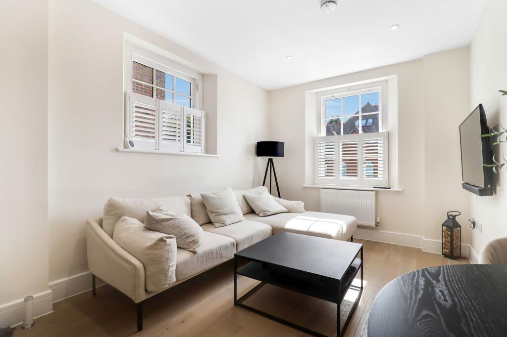 Apartment in Kingston upon Thames - View 4