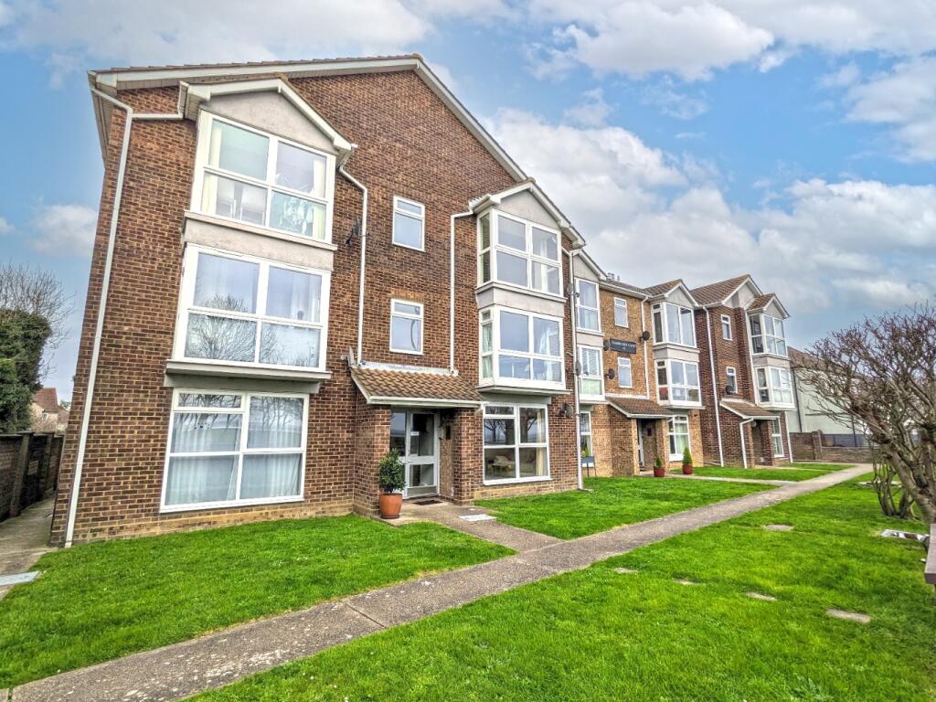 2-bed flat on Thames View Court, London Road, Hadleigh, Essex, £260,000