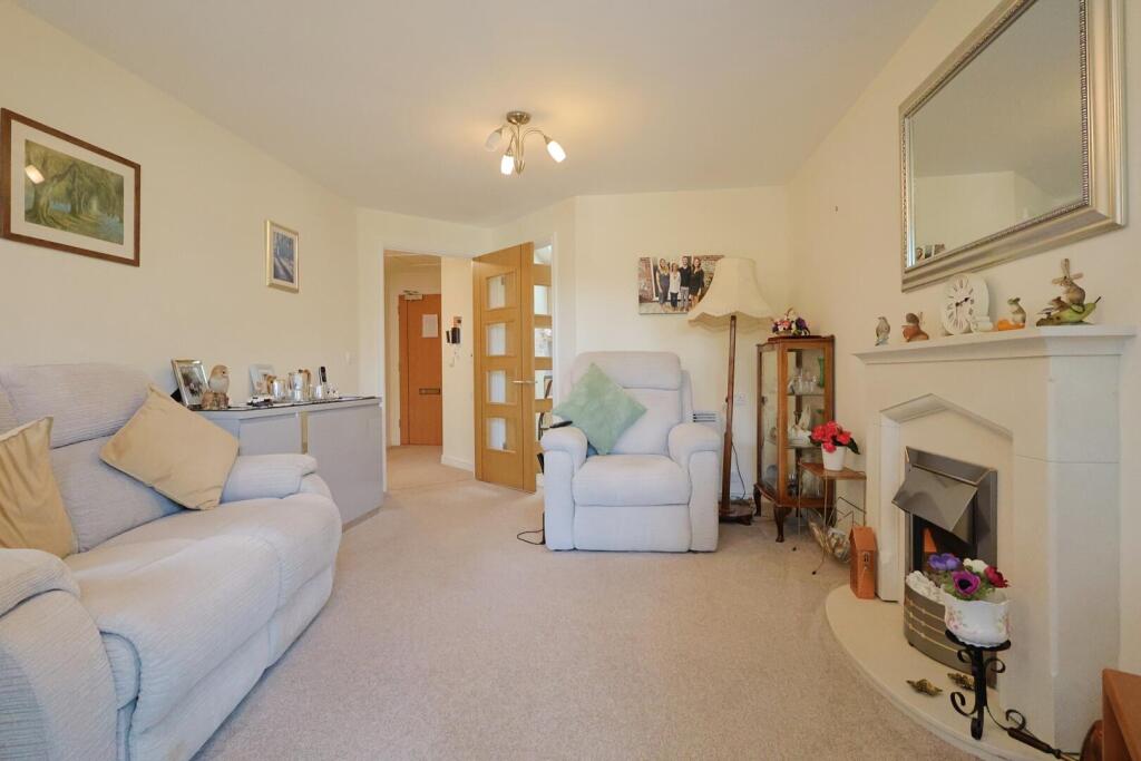 Apartment in Ferndown, Tricketts Cross - View 3